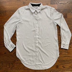 Women’s black&white striped button down